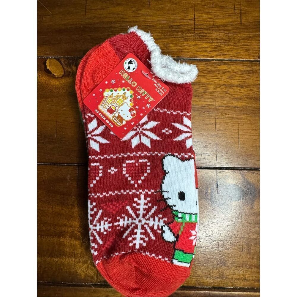 NWT Hello Kitty No-Show Socks Size 4-10 Women